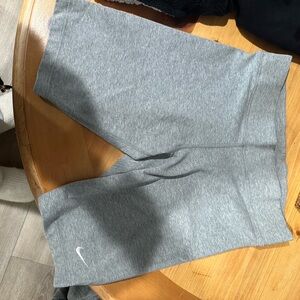 Nike biker shorts size medium